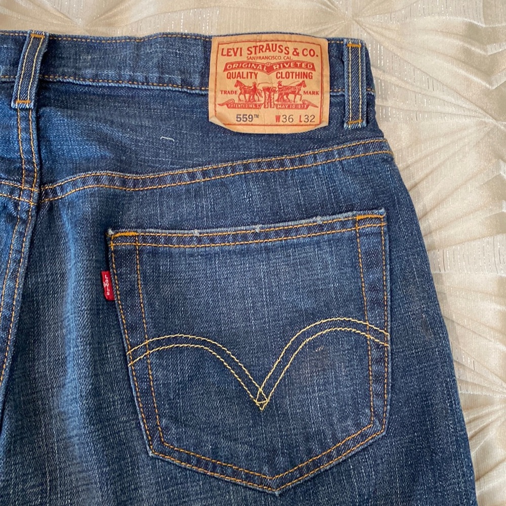 NWT Levi’s 559 relaxed straight mens blue jeans.